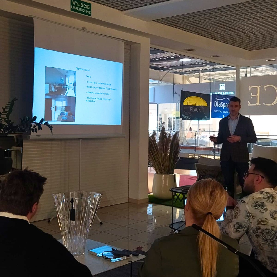 2️⃣0️⃣ listopada w Szczecinie odbył się ostatni piknik w tym roku i był to dzień pełen inspiracji, rozmów oraz świetnej energii! Dziękujemy wszystkim, którzy pojawili się mimo późnojesiennej pogody 🍁 i stworzyli z nami tak wyjątkową atmosferę. ❤️
Chcielibyśmy szczególnie podziękować:
- Bartosz Wolski Interior Landscape Design
- Square Art Studio
- Architekt Wnętrz - Beata Witkowska
- MAZ design
- NMSzczecin
- Zedelska_decodeco
- Archinside Studio Katarzyna Parzymies
- brucka studio
- Studio Atre
Dzięki Wam ten piknik stał się nie tylko spotkaniem, ale prawdziwą przestrzenią wymiany doświadczeń i pozytywnej energii.
To było piękne zakończenie sezonu, a my już nie możemy doczekać się kolejnych wydarzeń w przyszłym roku.🌿✨
Dziękujemy i do zobaczenia!