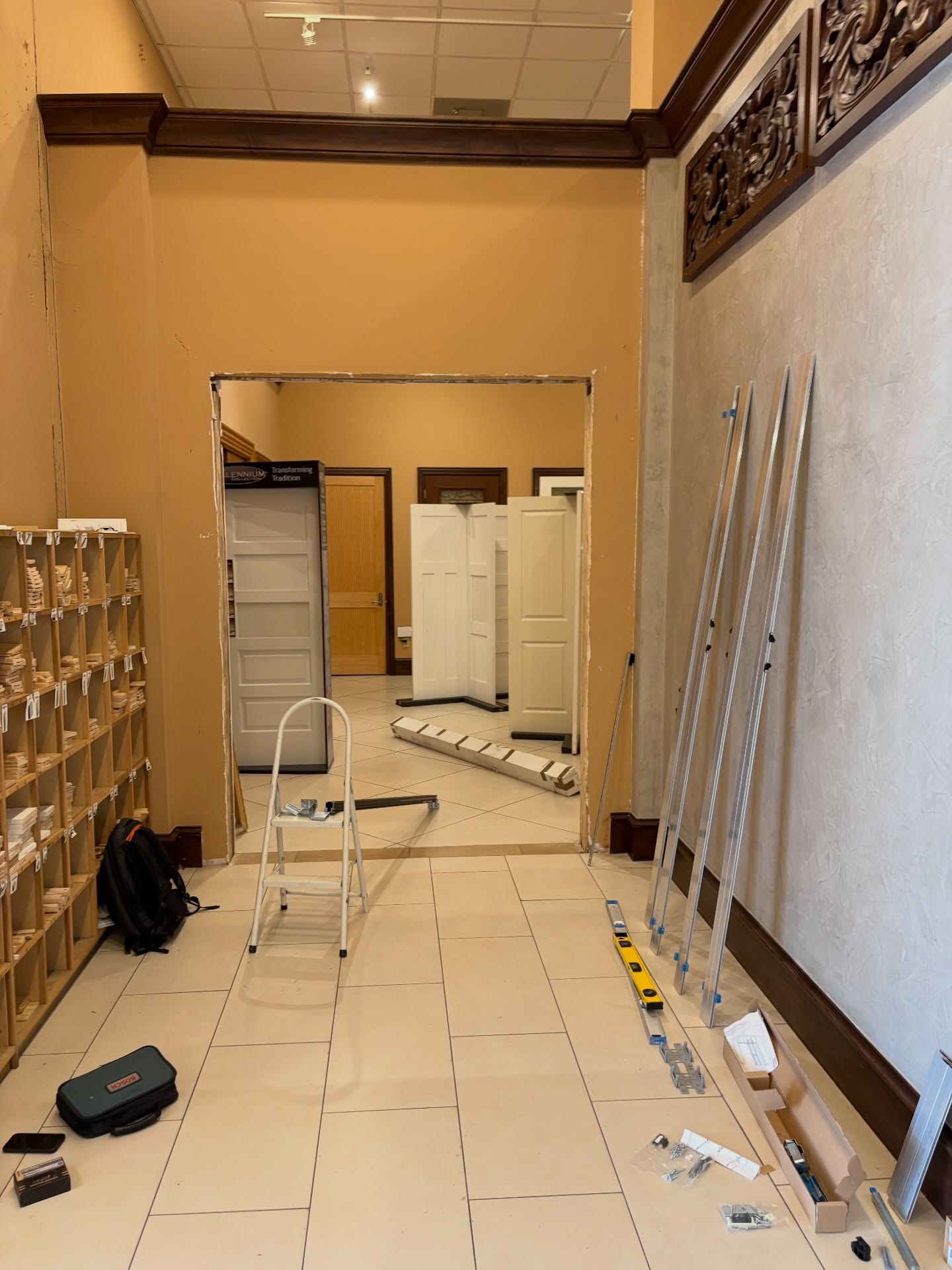 Together with our friends @wearewoodgrain we installed a Showroom in Houston today.
You can test our VarioPocket with Push-to-Open and Softclose at Unico Supply so come around!
#pocketdoors #softclose #pushtoopen #falkenstein #woodgrain