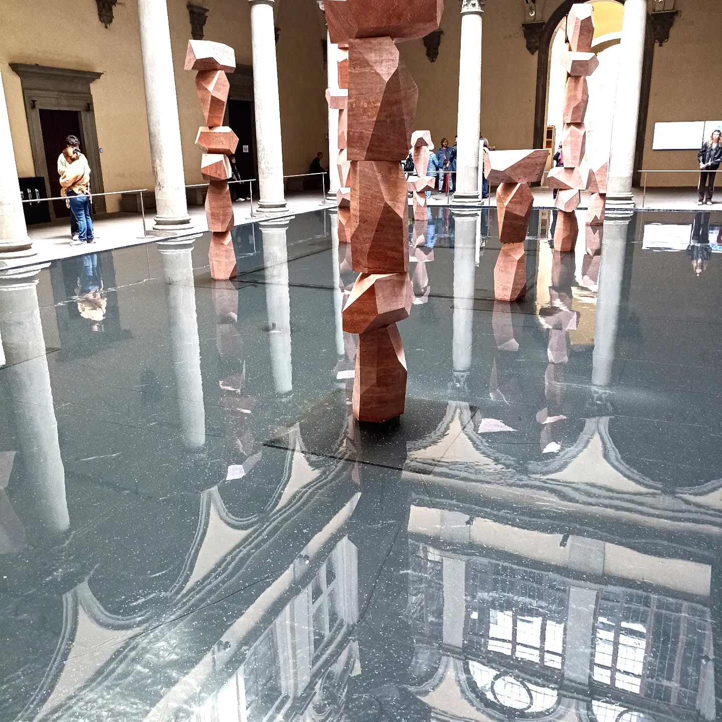 Il cortile di Palazzo Strozzi si è trasformato in un impluvium grazie all'istallazione del collettivo danese Superflex. Da domani fino al 2 agosto. Working progress...
#superflex #palazzostrozzi #informacittafirenze #informacittà #mostre