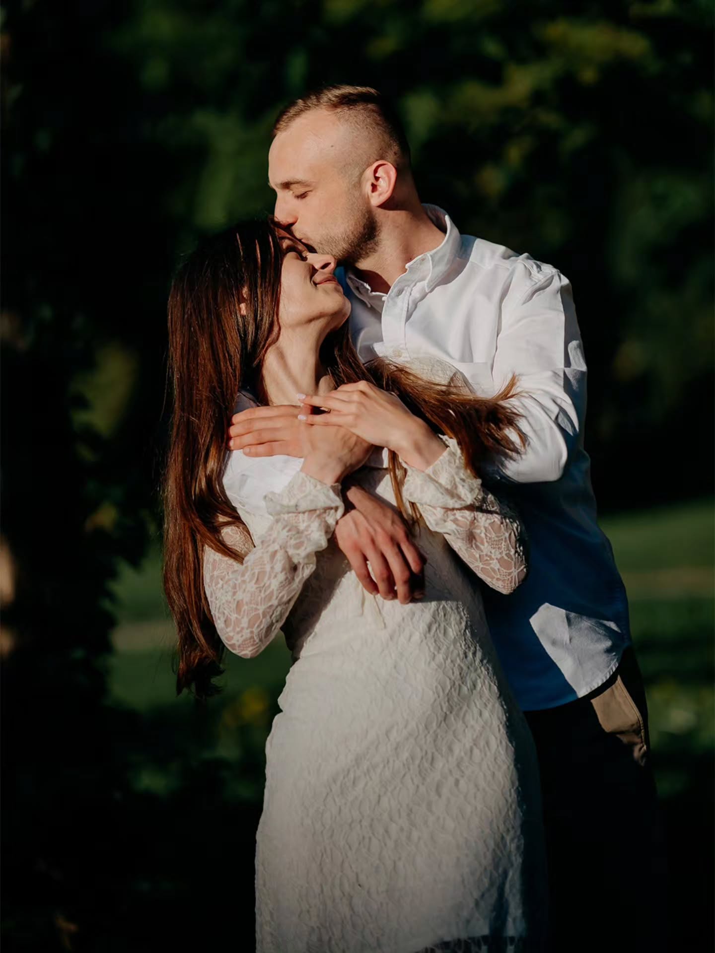 Szybko mija ten czas... Dopiero mieliśmy sesję narzeczeńską, a za kilka dni Klaudia i Paweł będą już miesiąc po swoim ślubie... 🥰 Jeszcze chwilka i otrzymają swoje zdjęcia ślubne, z którymi obecnie prężnie działam 😉#fotografiaślubna
#swsjazdjęciowa #sesjanarzeczeńska